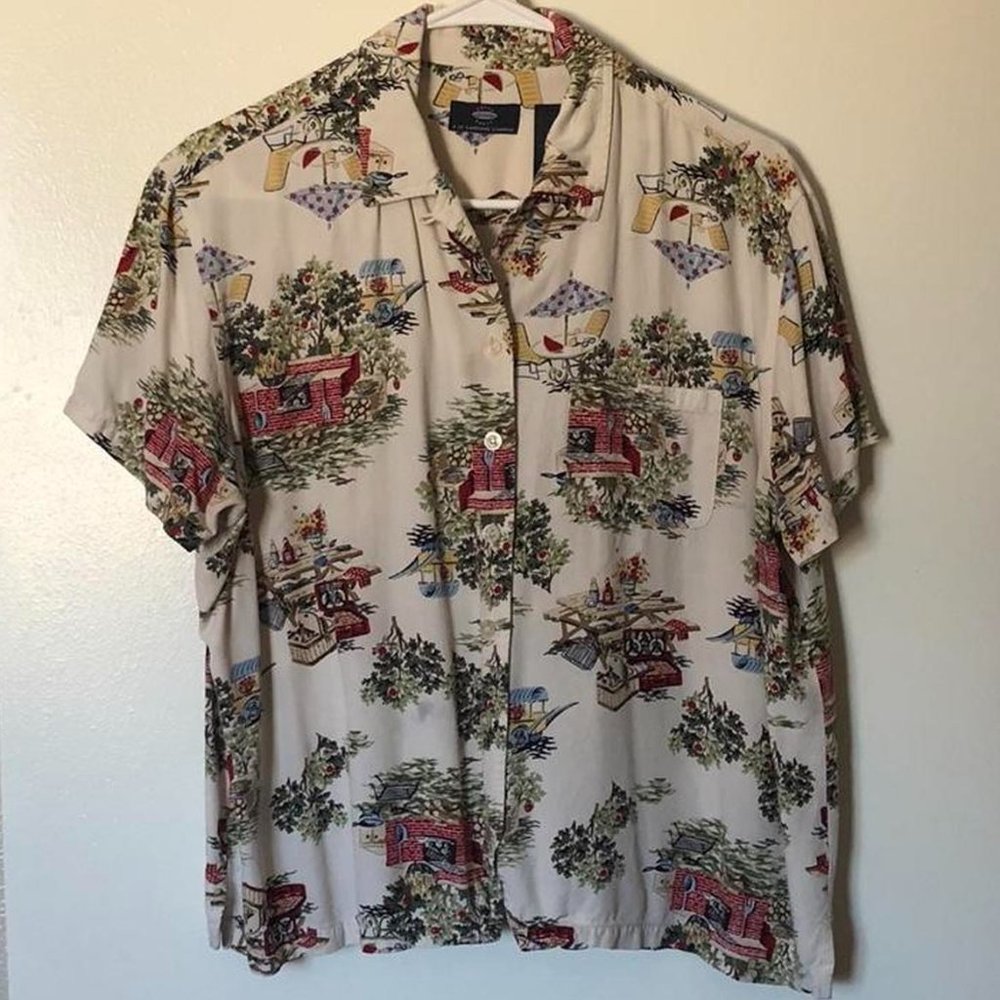 4/$30 🌈 Vintage barbecue/summer time themed button up!